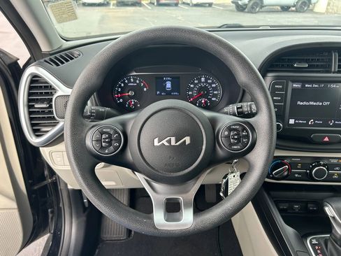 Used 2022 Kia Soul LX FWD image 18
