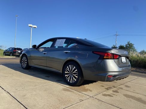 Used 2025 Nissan Altima 2.5 SV FWD image 8