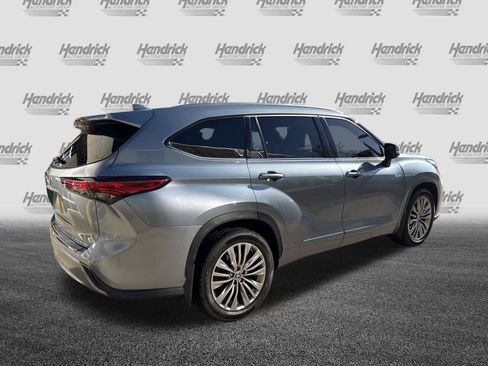 Used 2022 Toyota Highlander Platinum image 9