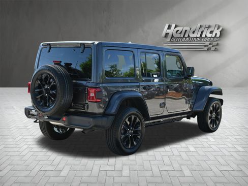 Used 2025 Jeep Wrangler Unlimited Sahara w/ Safety Group AWD/4WD image 10