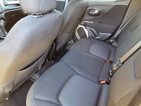 Used 2017 Jeep Renegade Latitude w/ Cold Weather Group AWD/4WD image 19
