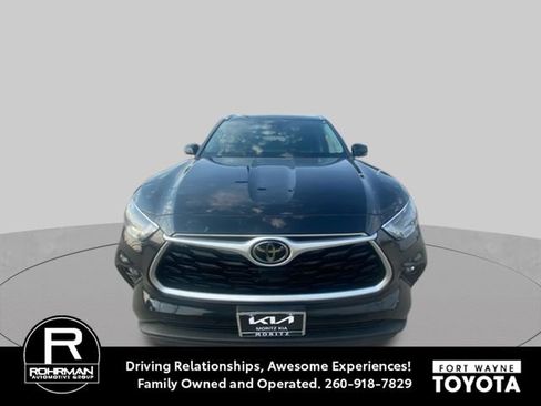 Used 2022 Toyota Highlander XLE FWD image 1