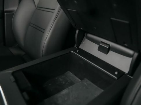 Certified 2023 Porsche Cayenne AWD/4WD image 33