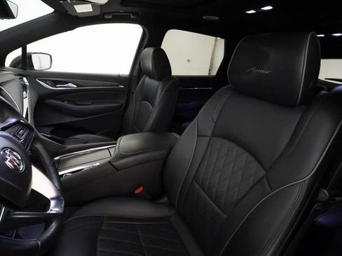 Used 2023 Buick Enclave Avenir image 12