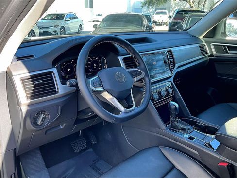 Certified 2023 Volkswagen Atlas SE image 17