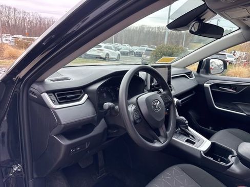Used 2025 Toyota RAV4 XLE image 21
