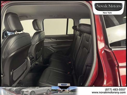 Used 2023 Jeep Grand Cherokee Limited w/ Black Appearance Package AWD/4WD image 10