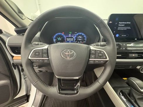 Used 2024 Toyota Grand Highlander AWD image 18