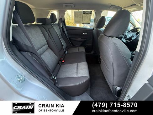 Used 2024 Nissan Rogue SV image 31