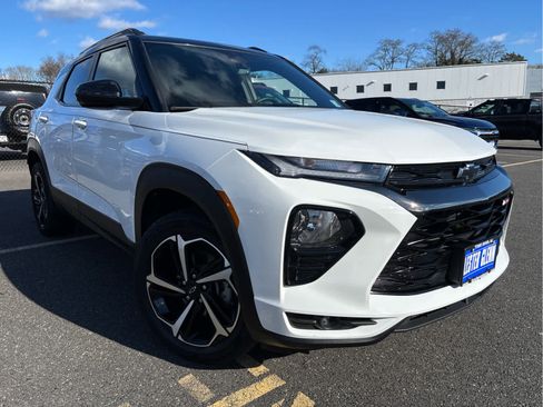 Certified 2023 Chevrolet TrailBlazer RS w/ Convenience Package image 3