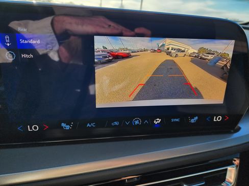 Used 2026 Chevrolet Traverse LT image 21