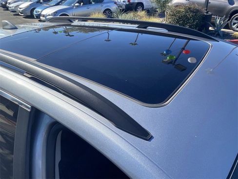 Used 2024 GMC Terrain SLE w/ Driver Convenience Package image 7