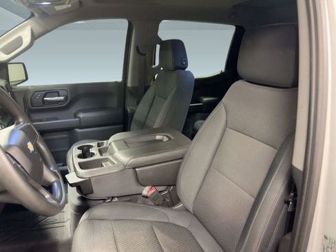 Used 2019 Chevrolet Silverado 1500 Custom w/ Custom Value Package image 4