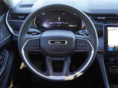 Certified 2023 Jeep Grand Cherokee Limited image 17