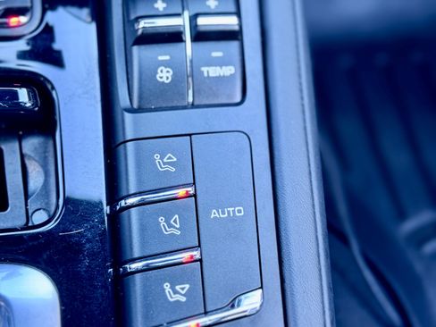 Used 2014 Porsche Cayenne Turbo S AWD/4WD image 84