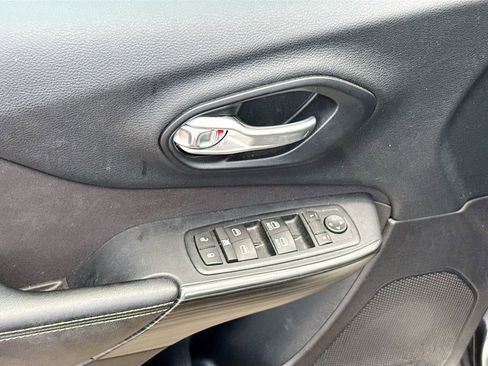 Used 2016 Jeep Cherokee Latitude w/ Safety/Convenience Group FWD image 19