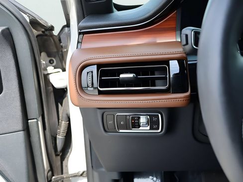 Used 2024 Lincoln Aviator Reserve w/ Equipment Group 201A AWD/4WD image 38