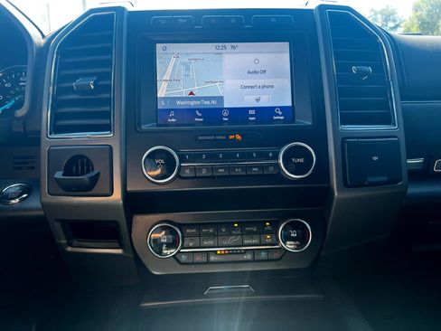 Used 2021 Ford Expedition XLT image 18