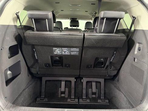 Used 2025 Kia Carnival FWD image 30