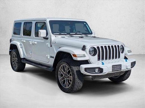 Used 2022 Jeep Wrangler Unlimited Sahara AWD/4WD image 3