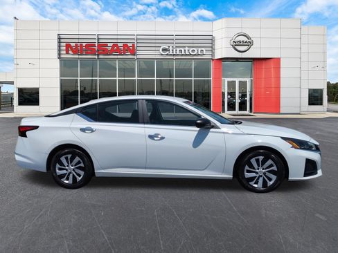Used 2025 Nissan Altima 2.5 S FWD image 2