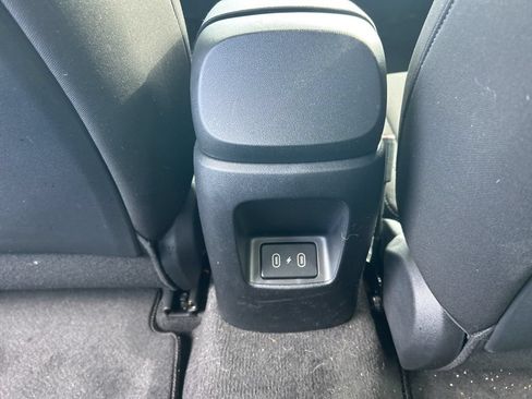 Used 2025 Hyundai Elantra SEL FWD image 23