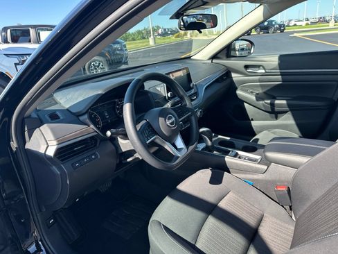 Used 2025 Nissan Altima 2.5 SV AWD/4WD image 13