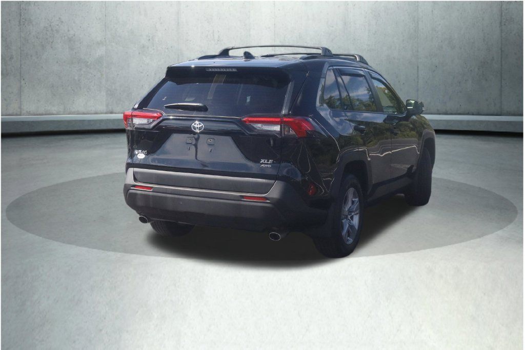 Used 2025 Toyota RAV4 XLE AWD/4WD image 10
