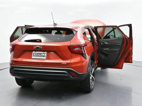 Used 2024 Chevrolet Trax RS w/ Driver Confidence Package FWD image 38
