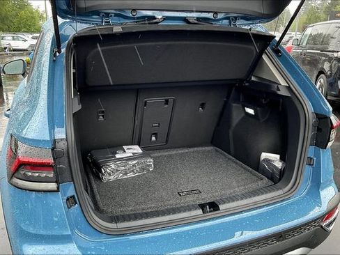 New 2025 Volkswagen Taos SE image 23