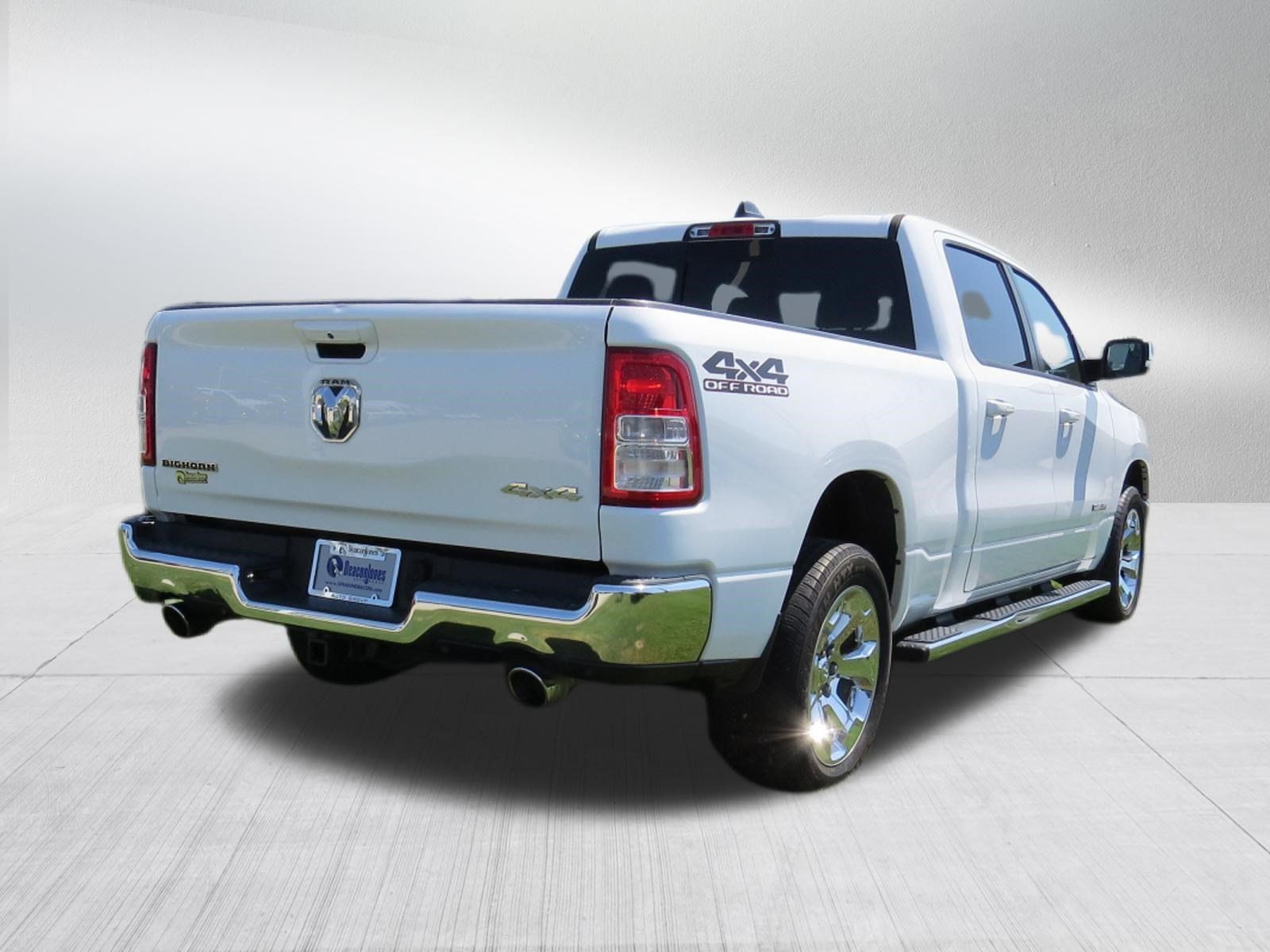 Used 2022 RAM 1500 Big Horn AWD/4WD image 3