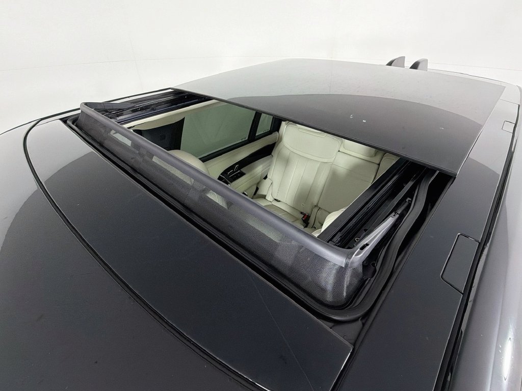 New 2027 Land Rover Range Rover Long Wheelbase SE AWD/4WD image 23