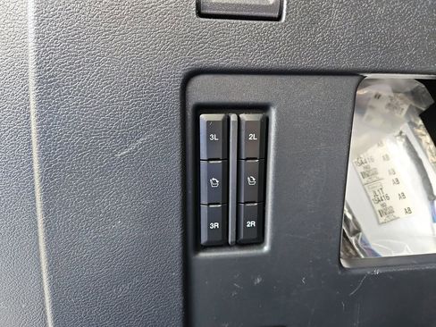 Used 2023 Ford Expedition Limited image 32