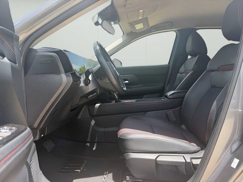 Used 2025 Nissan Kicks SR FWD image 12