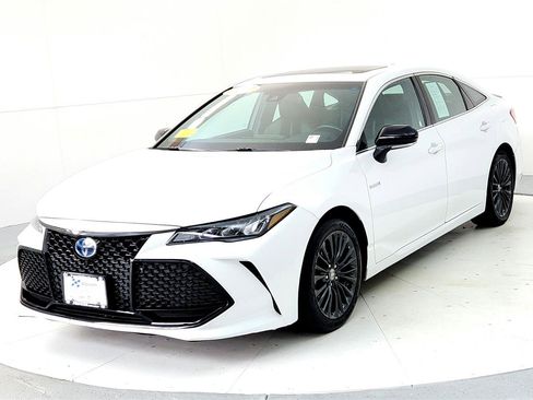 Certified 2020 Toyota Avalon XSE image 2