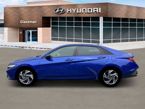 New 2025 Hyundai Elantra SEL image 3