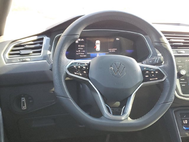 Used 2024 Volkswagen Tiguan SE R-Line AWD/4WD image 12