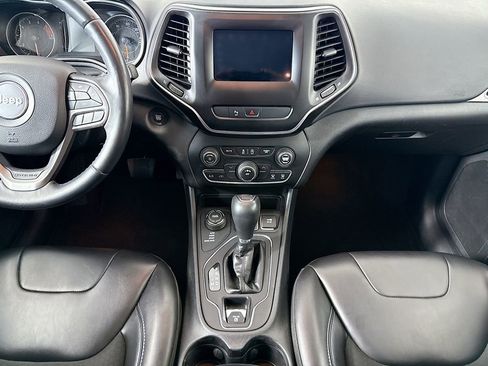 Used 2019 Jeep Cherokee Latitude Plus w/ Trailer Tow Group AWD/4WD image 14
