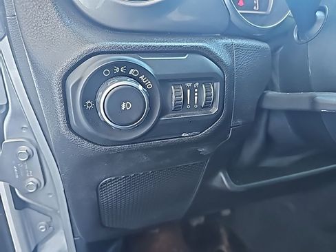 Used 2019 Jeep Wrangler Unlimited Sahara w/ Cold Weather Group AWD/4WD image 21