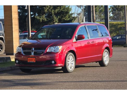 Used 2018 Dodge Grand Caravan SXT image 10