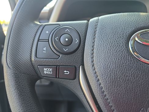 Used 2015 Toyota RAV4 XLE FWD image 16