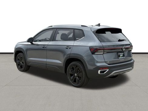 New 2026 Volkswagen Taos SE FWD image 7