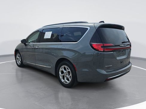 Used 2023 Chrysler Pacifica Limited FWD image 6