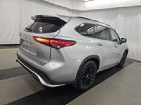 Used 2023 Toyota Highlander XSE image 3