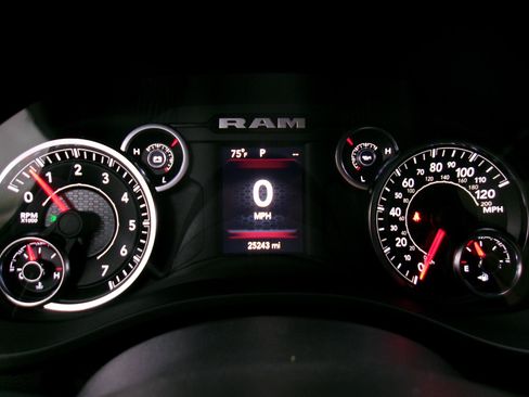 Used 2021 RAM 1500 Big Horn AWD/4WD image 7