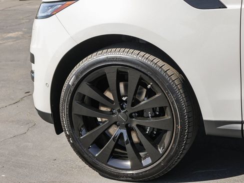 New 2026 Land Rover Range Rover Sport SE AWD/4WD image 9