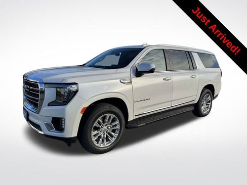 Used 2022 GMC Yukon XL SLT w/ SLT Premium Package image 3