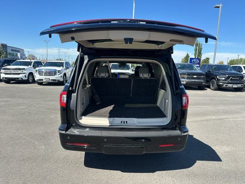 Used 2018 Lincoln Navigator L Reserve w/ Technology Package AWD/4WD image 11