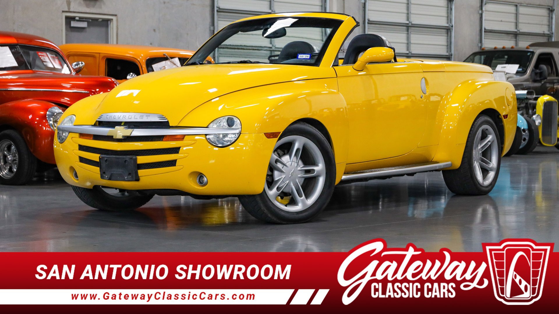 Used 2004 Chevrolet SSR w/ Preferred Equipment Group RWD image 1