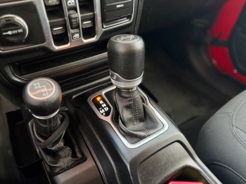 Used 2018 Jeep Wrangler Unlimited Sport S image 28